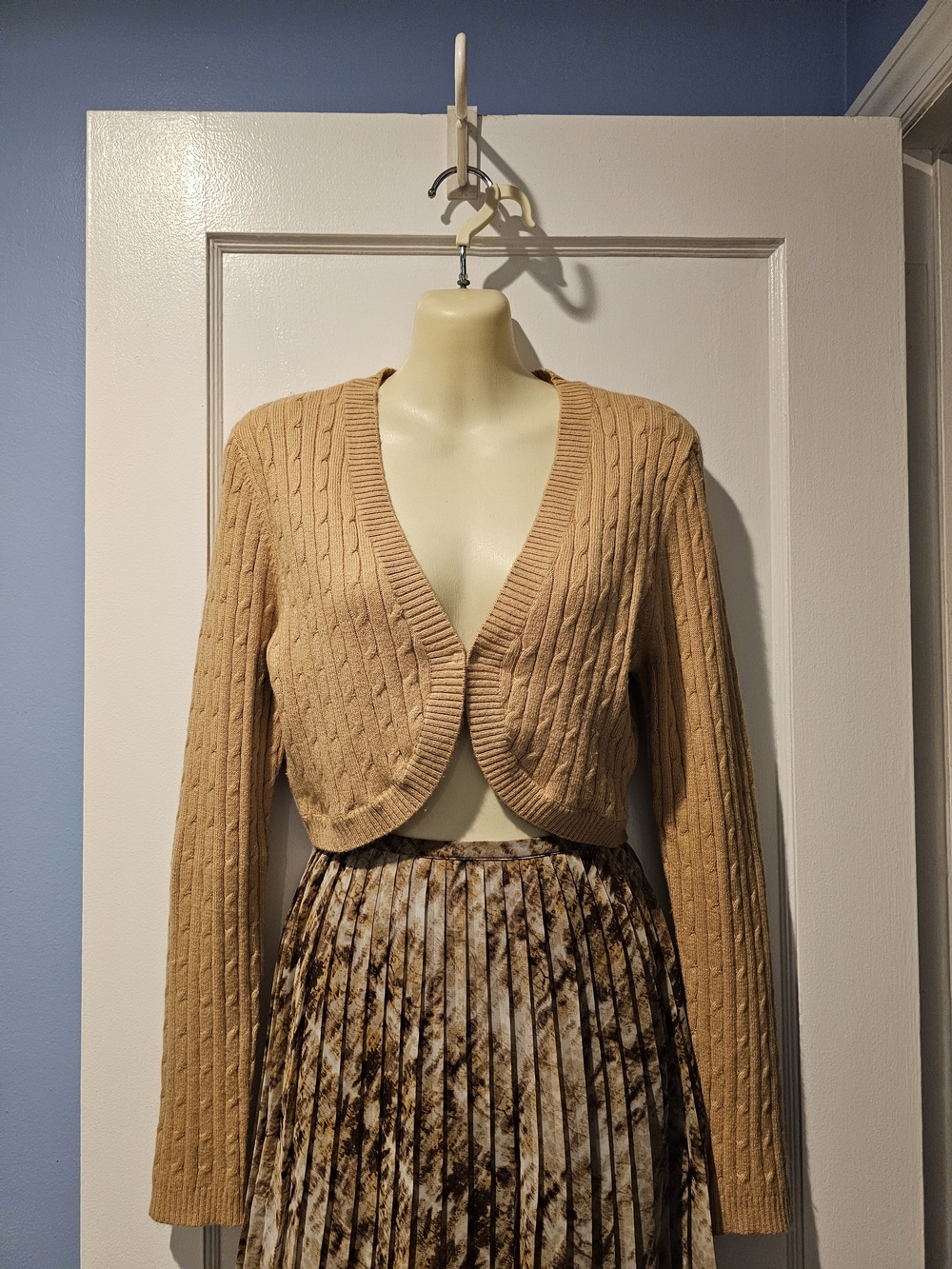 Cropped Cable-Knit Cardigan Sweater - Camel